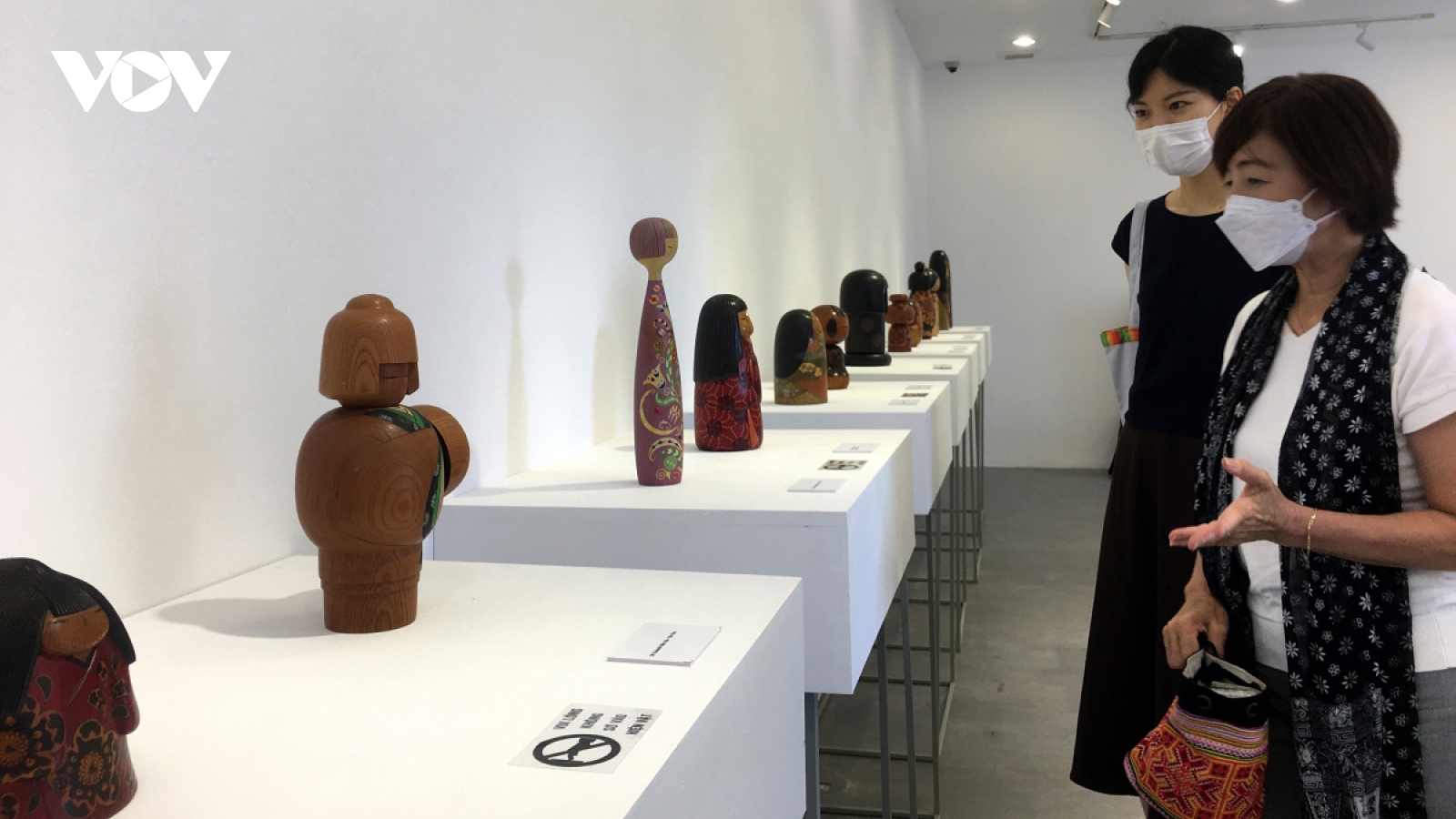 Japanese Kokeshi dolls go on show in Hanoi